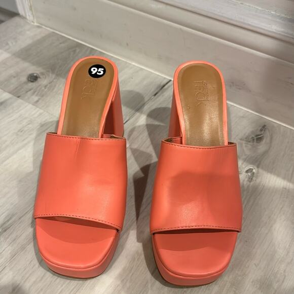 Nordstrom Shoes - Nordstrom NWT block heel Slides Platform Sandals in Coral Bisque.